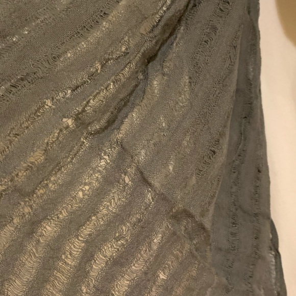 Grey charcoal pattern scarf wrap with fringe details and pretty pattern! - Picture 5 of 10